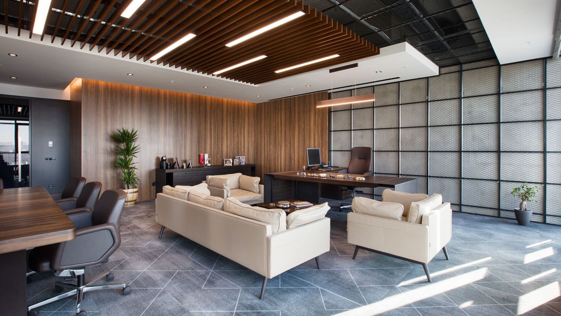5 Must-Have Pieces for Creating a Luxurious Office Environment 